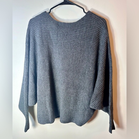 ROMEO & JULIET Women’s Gray Ribbed Crop Sweater Size Large - Picture 3 of 9